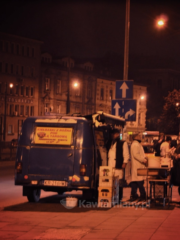 Kiełbaski z niebieskiej Nyski pod Halą Targową