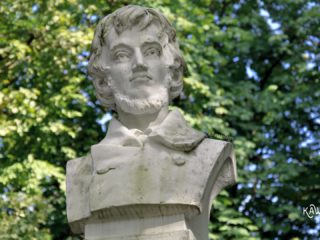 Pomnik Adama Mickiewicza w Truskawcu