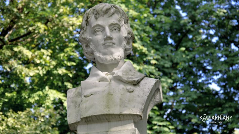 Pomnik Adama Mickiewicza w Truskawcu