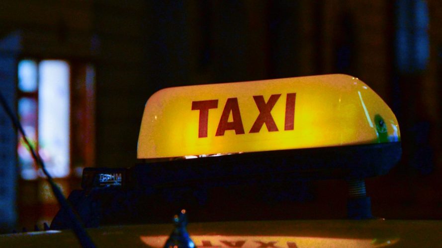 Ile kosztuje taxi w Krakowie? Ceny i numery na taksówki