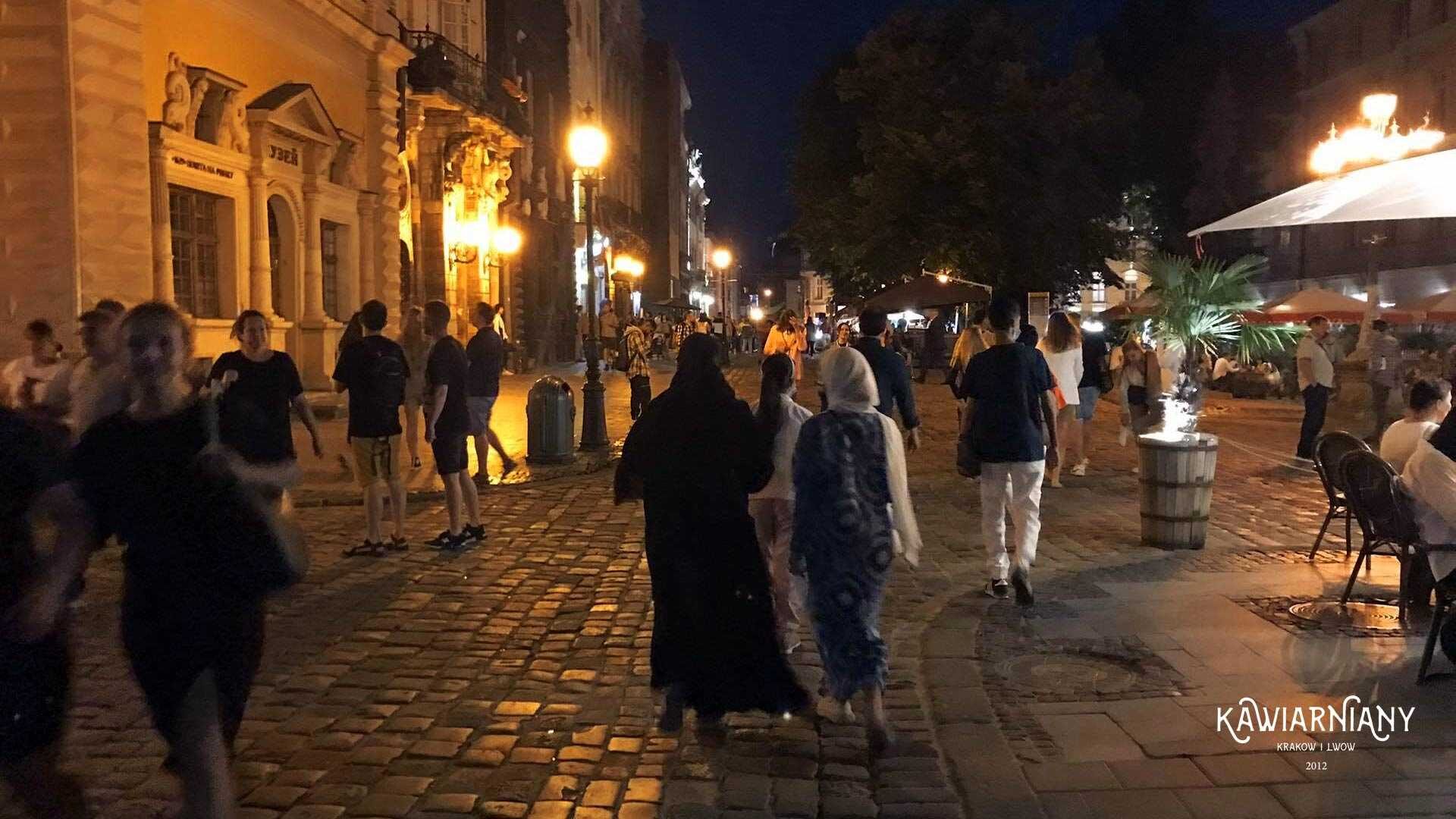 Lwów czy Lwowskie Emiraty Arabskie? Skąd tylu arabskich turystów we Lwowie?