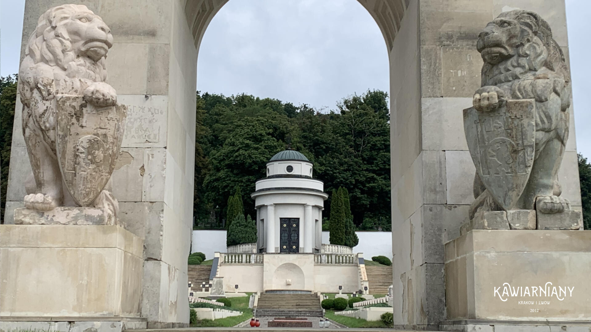 Lwy na Cmentarzu Orląt Lwowskich. Czy są zakryte czy odsłonięte? 2022